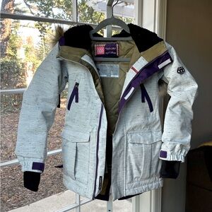 686 Youth Ski Snowboard jacket, size S (7-8)